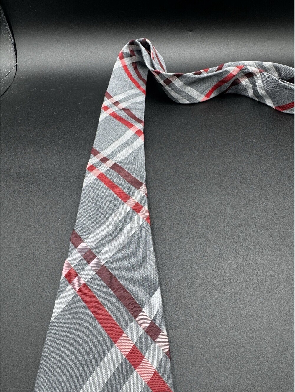 Express Silk Blend Gray Red Plaid Slim Tie 59” x 2.875” Preppy